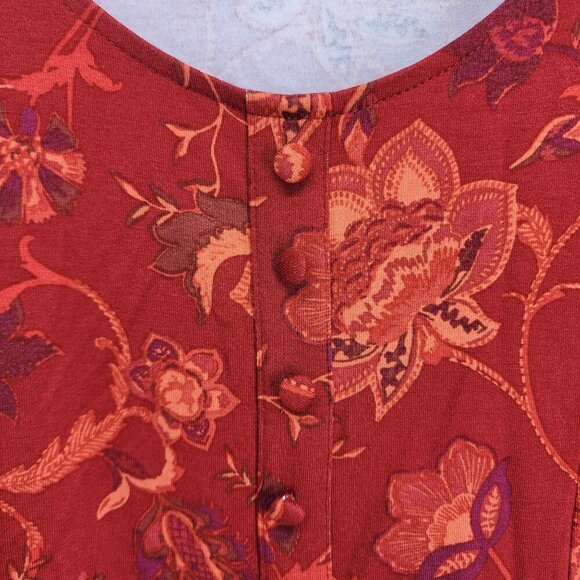 New Torrid Super Soft Button-Front Seamed Top Women's Size M/L Red Paisley NWT - Picture 8 of 11
